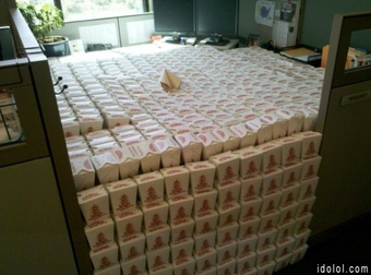 You’ll Be Paranoid To Leave Your Desk Once You See These Hilarious Office Pranks.