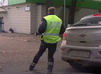 This Russian Cop’s Reaction To A Hit-And-Run Is So Epic. See It For Yourself.