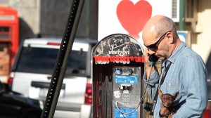These Strangers Never Expected To Find This Near A Pay Phone. But A Video Caught It All…