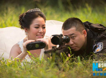 He Couldn’t Get A Day Off, So This Groom Had To Take Some Pretty Special Wedding Photos.