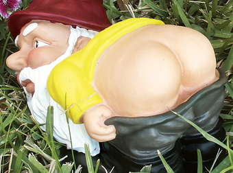 These 17 Garden Decorations Are So Terrible… Get Off My Lawn!