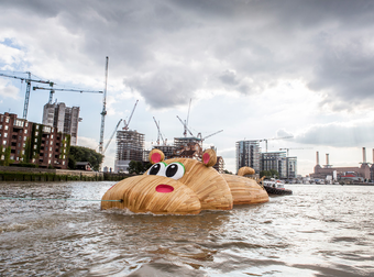 This Giant Happy Hippo Was Spotted In The Thames River. I Need One!