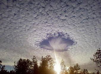 This Beautifully Bizarre Cloud Formation Was Spotted in the Sky Above Australia.