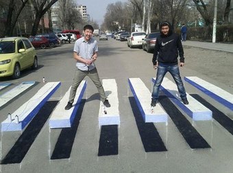 It’s Safe To Say The Chicken Crossed These Road Because This Street-Artwork Is Mindblowing. Seriously, So Cool.