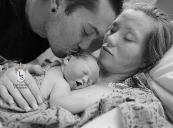 The Truth Behind This Couple’s Photo Shoot With Their Baby Is Heartbreaking.