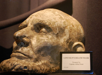 These Death Masks Let You See What Historical Figures Actually Looked Like. Is That Isaac Newton Or Robin Williams?