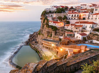 The People In These 14 Gorgeous Cities Are Literally Living On The Edge