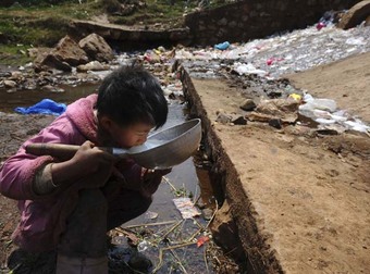 The Truth Behind What’s In This Drinking Water Is So Disgusting, It’s Horrifying.