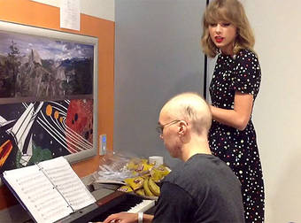 Taylor Swift Stops by a Hospital and Sings A Song With a Leukemia Patient.