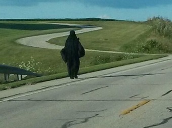 A Mysterious Woman In Black Walked Over 800 Miles In 3 Weeks. For No Reason.