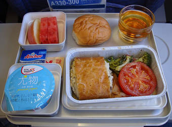 These In-Flight Meals Will Make You Want To Travel More. Yum!