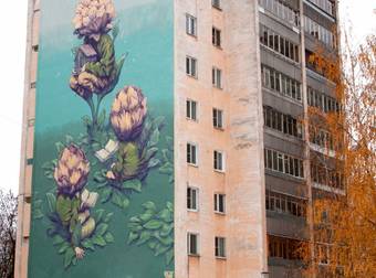 These Surreal and Contemplative Murals Loom Over Russian Cities.
