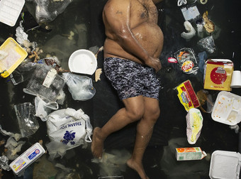 These People Wallowed In A Week’s Worth Of Their Trash And It’s Actually Beautiful.