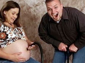 50 Awkward Pregnancy Photos That Prove Parenthood Might Not Be For Everyone.