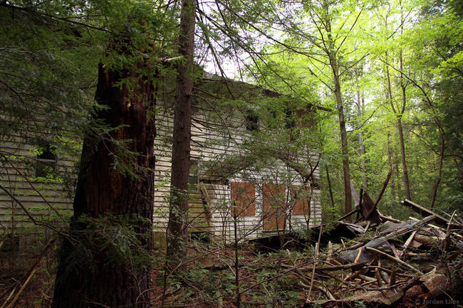 The Wonderland Annex, which is the only part of the hotel that remains standing.