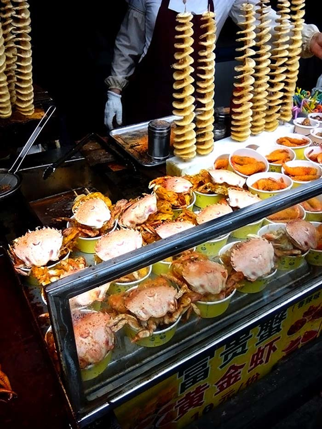 Love crab? What about fried, crunchy crab with mayo and lettuce?