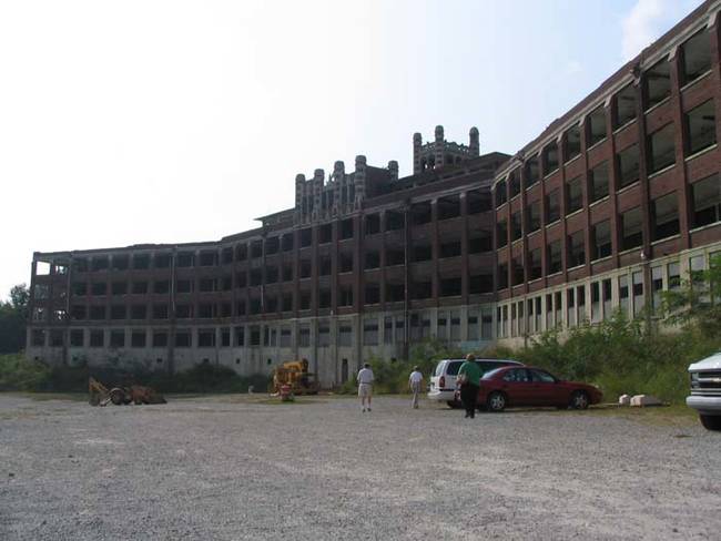 9.) Kentucky, U.S.A. - Waverly Hills Sanatorium.