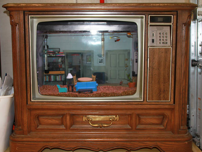 After photoshopping, printing, and lamenting the background of the apartment and placing it in the tank, the builder then arranged tiny furniture in the room to resemble the apartment from the TV show. Then, of course, he had to pick the cast.