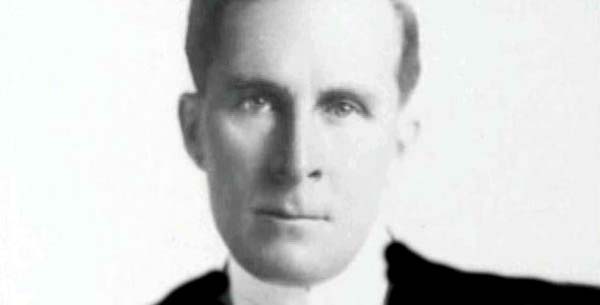 17.) William Desmond Taylor: This popular Irish-born American actor and director was found dead with a shot in the back of his head inside his bungalow at the Alvarado Court Apartments in Los Angeles.