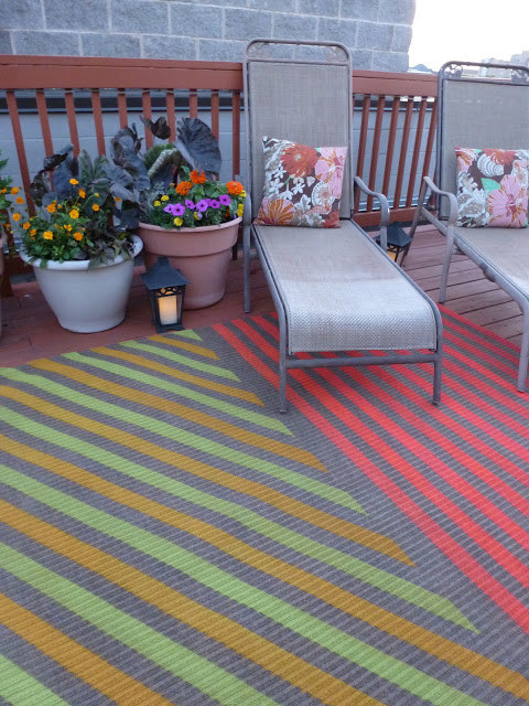 16. Using masking tape and spray paint, you can update any old rug to go outdoors.