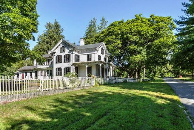 The listing on <a href="https://www.auction.com/Connecticut/commercial-auction-asset/193019417-15703-Village-Of-Johnsonville-MOODUS-CT-06469-B846">Auction</a> shows off the idyllic side of the historic town.