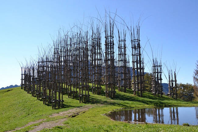 The structure is formed by 42 ivy-covered columns separated in five aisles.