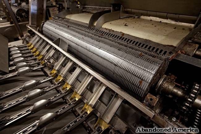 If you look closely, you can still see little remnants of chocolate on the machines.