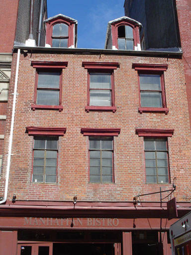 The Manhattan Well - This haunted residence is located at 129 Spring Street. According to legend the ghost of a young woman named Gulielma Sands haunts this building. In 1800, Gulielma Sands' body was found at the bottom of a well where the building stands.