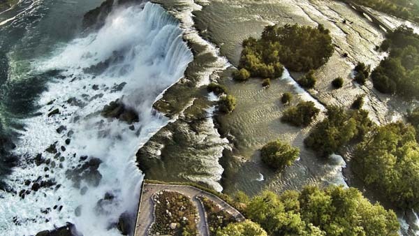 13.) Niagra Falls (Canada).