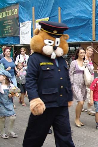 Hello Mister.... Chipmunk policeman?