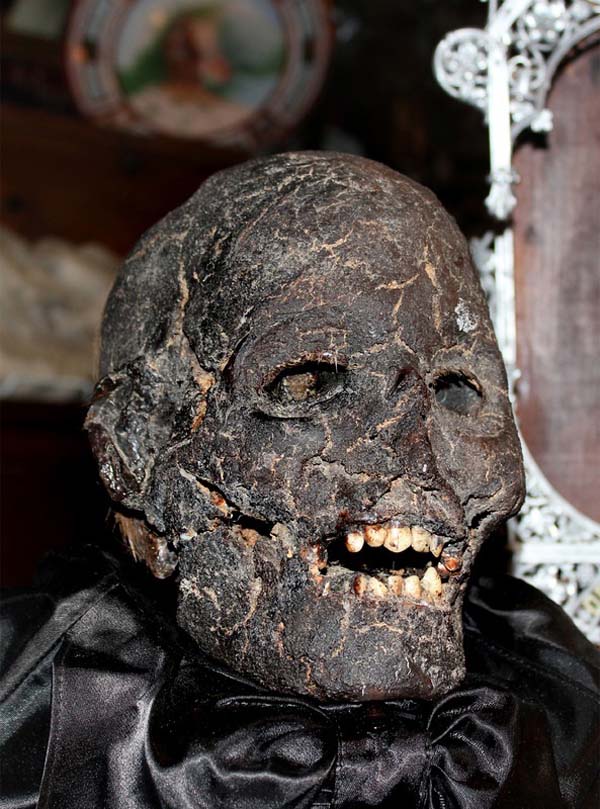 6.) Early 1900s carnival side show prop, a mummy head.