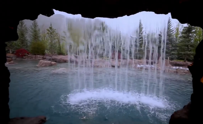 There's also a spectacular viewing area behind the main waterfall.