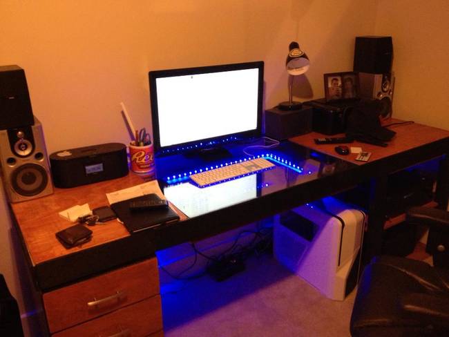 This is a really awesome desk, and it's definitely worth the time and work that went into it.