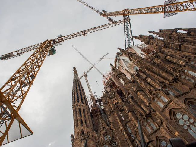 Here's an angle that gives you a sense of how absolutely massive this church really is.