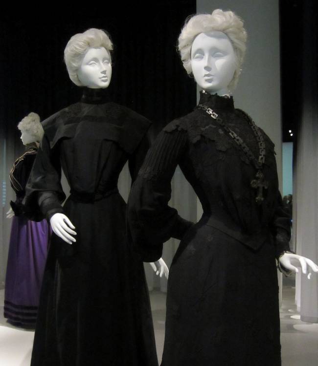 Jewelry, detailing, and accessories were also included in mourning clothes.