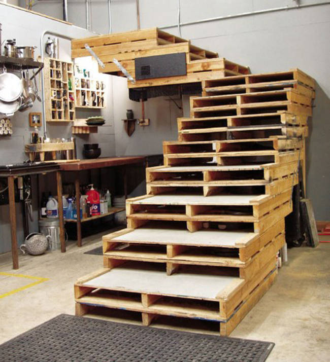 There's nothing quite like these DIY wooden pallet stairs.