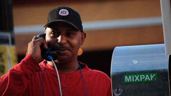 And, like this man who called his girlfriend, everyone who stopped was overcome with love.