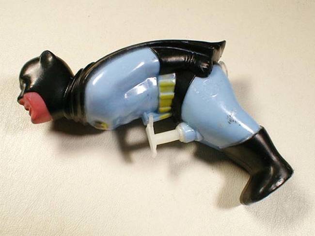 This Batman water gun is poorly designed.