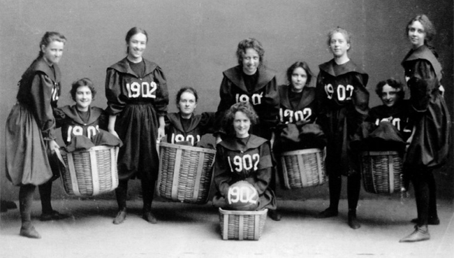 12.) The first women's basketball team in 1902.