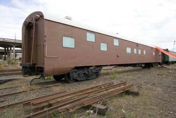 3.) A train car was turned into an artist's home.