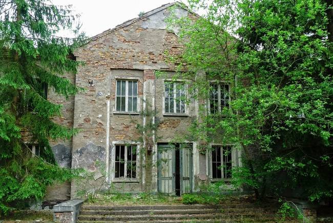 The Russian army withdrew in 1994 after the Cold War and the camp near Vogelsang has been decaying ever since.