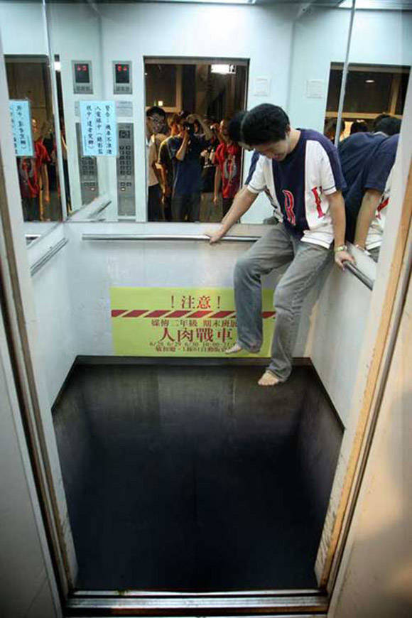 Floorless Elevator