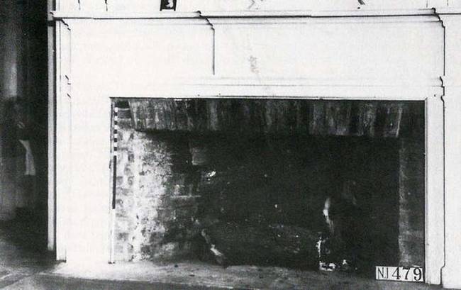 11.) This ghostly photo of the Van Wickle House captured an unexpected visitor. You can see the image of a young Dutch girl right beside the fireplace.