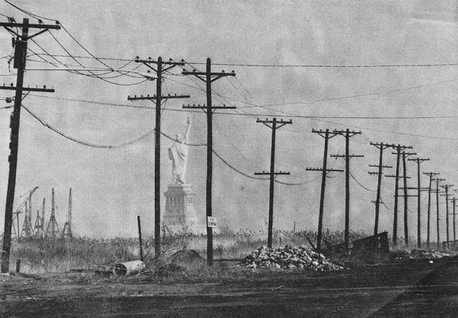 19.) View of the Statue of Liberty from Jersey City in 1973.