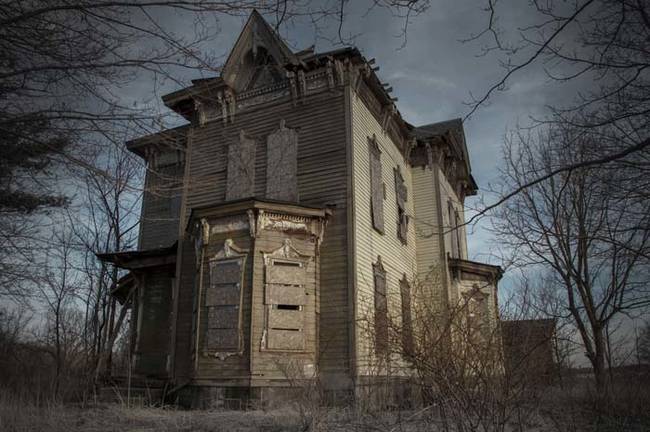 The Nova Haunted House (Youngstown, Ohio) - This was the place where Benjamin Albright shot and killed his son by accident, then killed himself and his wife after being struck with anguish and guilt in 1958. The home was left vacant ever since and still has personal belongings inside.