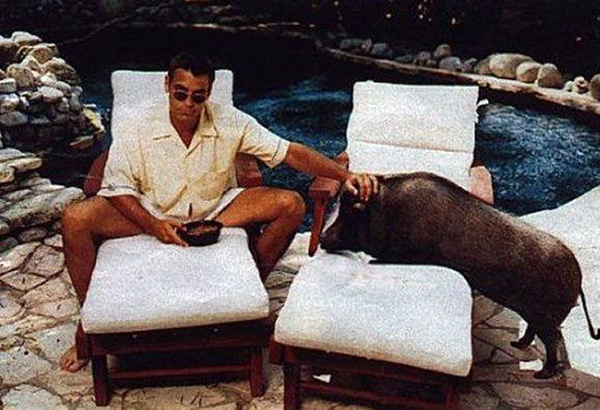 14.) George Clooney and his pet pig.