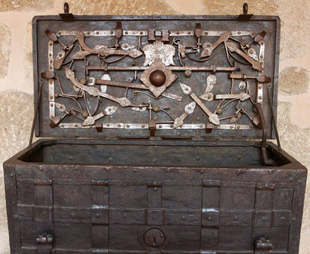 Inner workings of a trunk, France, 17th century.