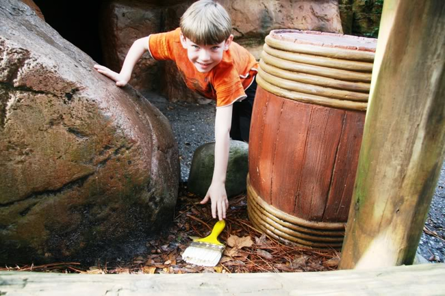 4.) In Tom Sawyer's Island there are paintbrushes hidden throughout the attraction and if you find one, hand it to a park employee and they will give you and your party fast passes for one ride.