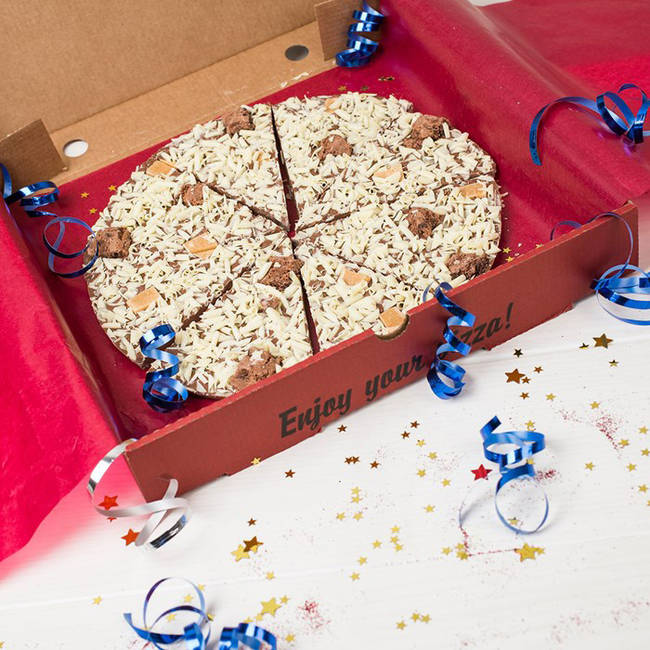 Chocoholics Pizza from <a href="https://www.gettingpersonal.co.uk/gifts/the-chocoholics-pizza.htm?" target="_blank">Getting Personal</a>