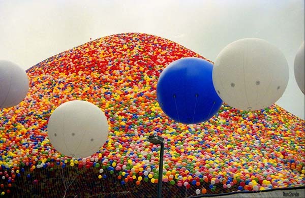 9.) Two people died because of 1.5 million balloons: In Cleveland, Ohio, the United Way launched 1.5 million balloons into the air. It caused such a disturbance, two people drowned because the Coast Guard couldn’t find them among all of the fallen balloons.